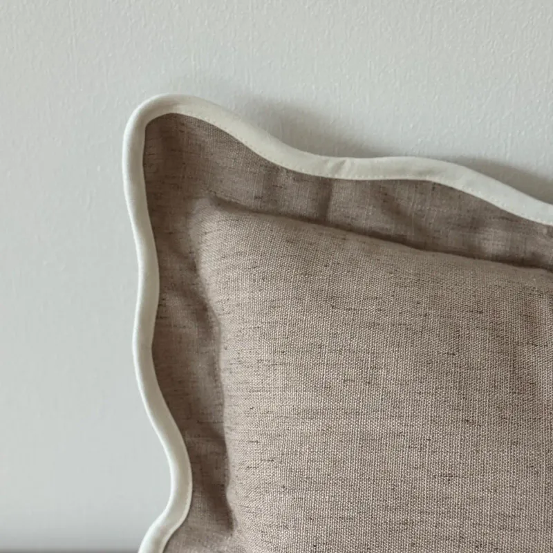 Chloe Greige putetrekk med kamskjellkant 50x30 cm